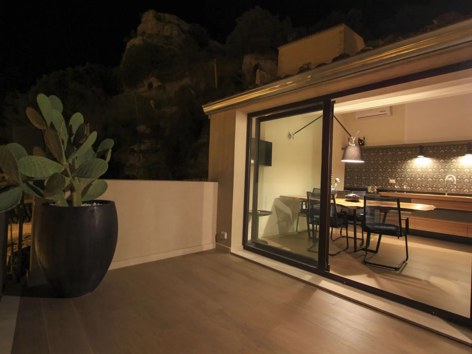 Nettes Appartement in Scicli mit Möblierter Terrasse-Inside