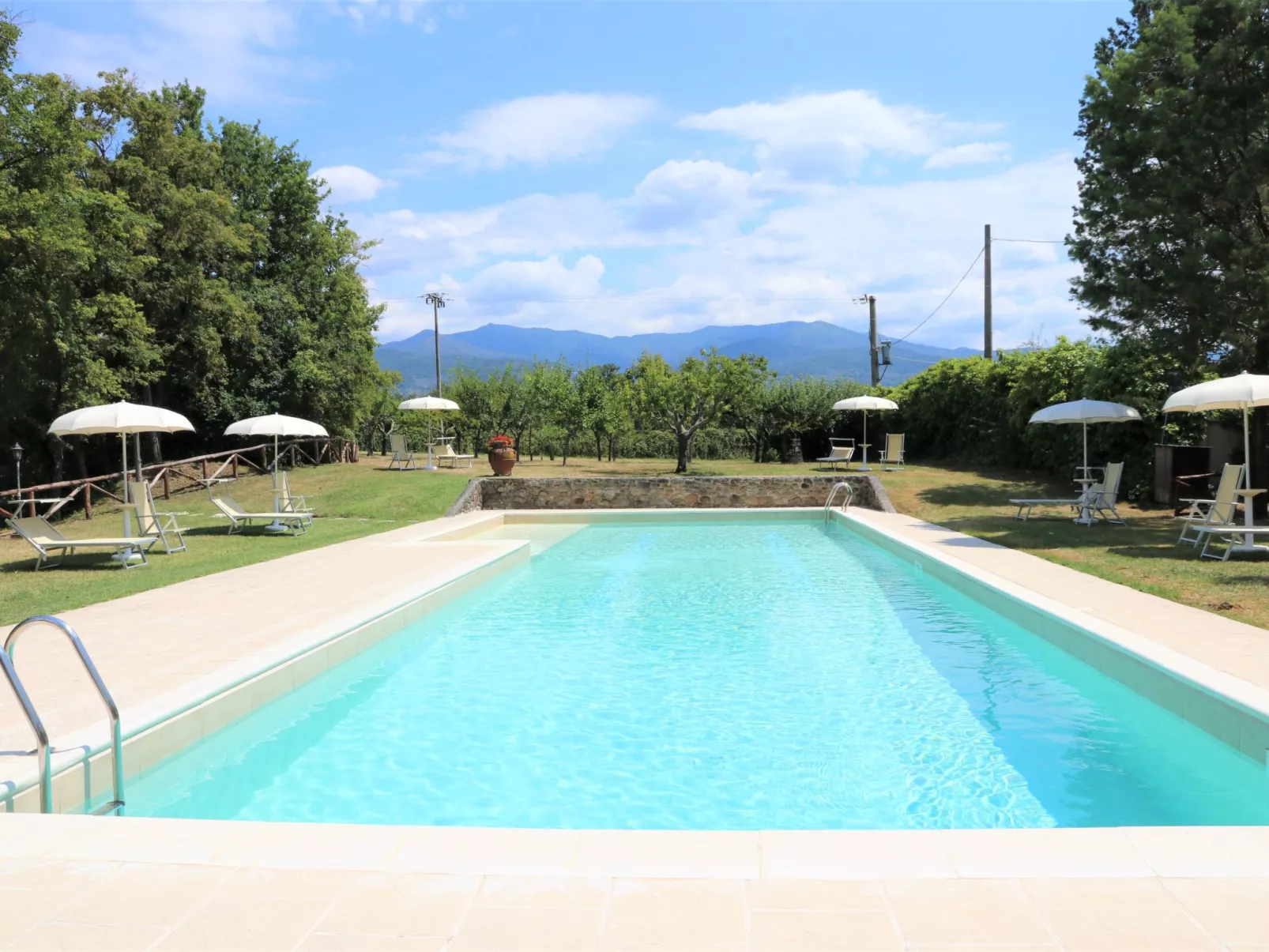 Schönes Apartment mit 2 Schlafzimmern und 2 Bädern-Outside