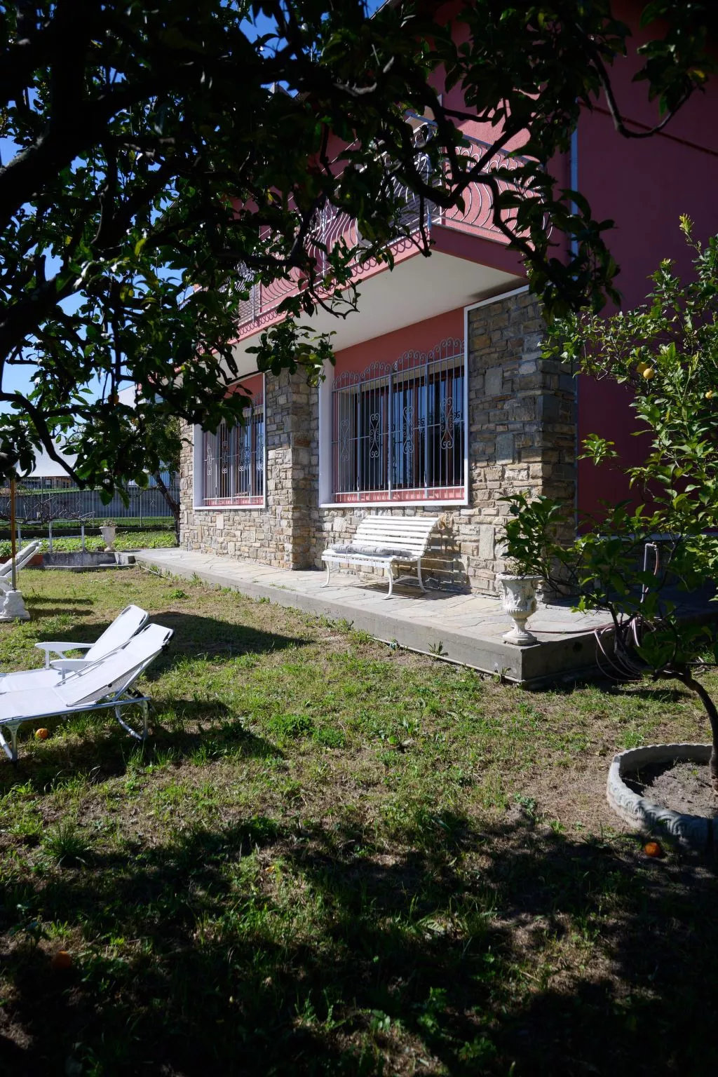 Villa Camilla Gartenwohnung'-Draußen