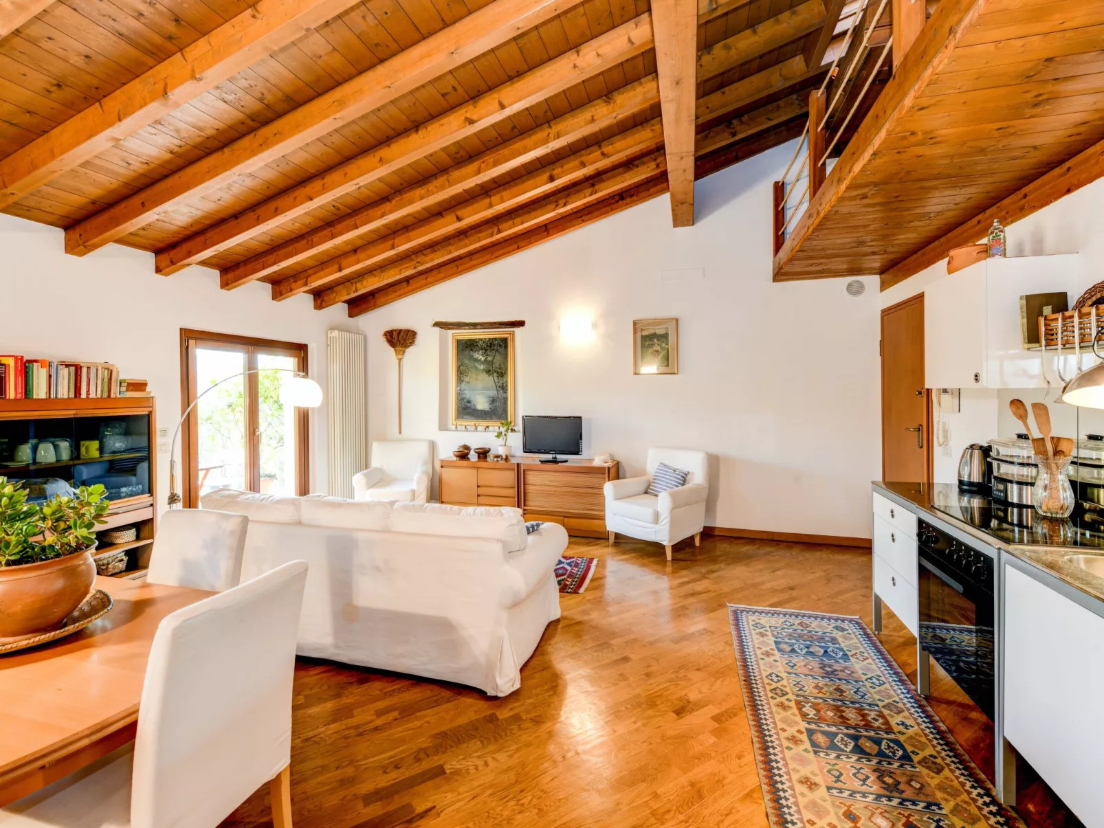 'Silvia4' mit Balkon-Drinnen