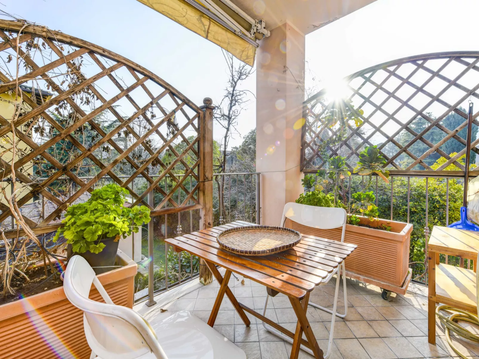 'Silvia2' mit privatem Balkon-Draußen