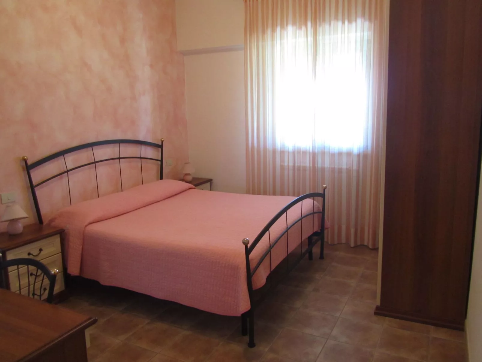 Mit Privatparkplatz-Dedans