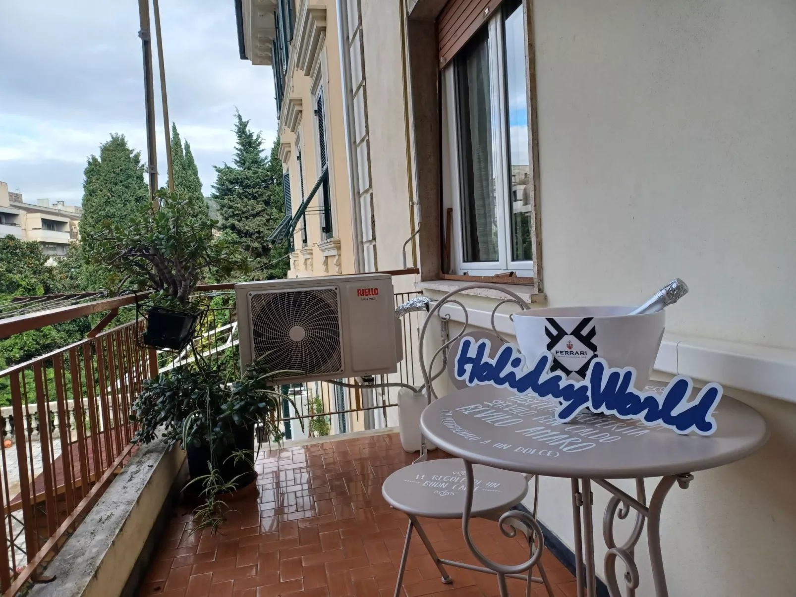 House Holiday Sea by Holiday World-Outside