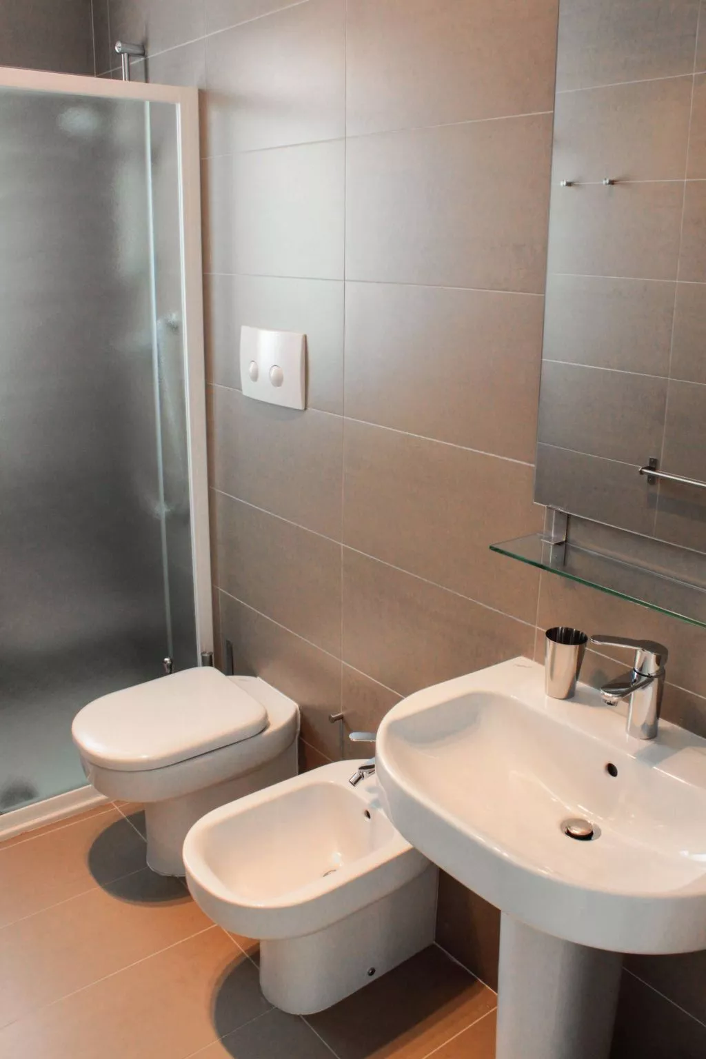 Appartamento con 2 camere al piano terra-Drinnen