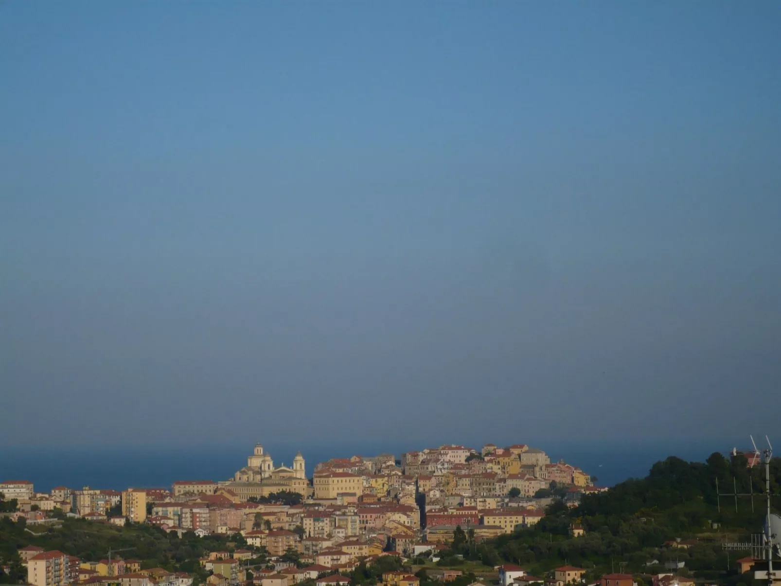 Zwei-Zimmer-Wohnung mit Meer- und Stadtblick-Image-tags.info