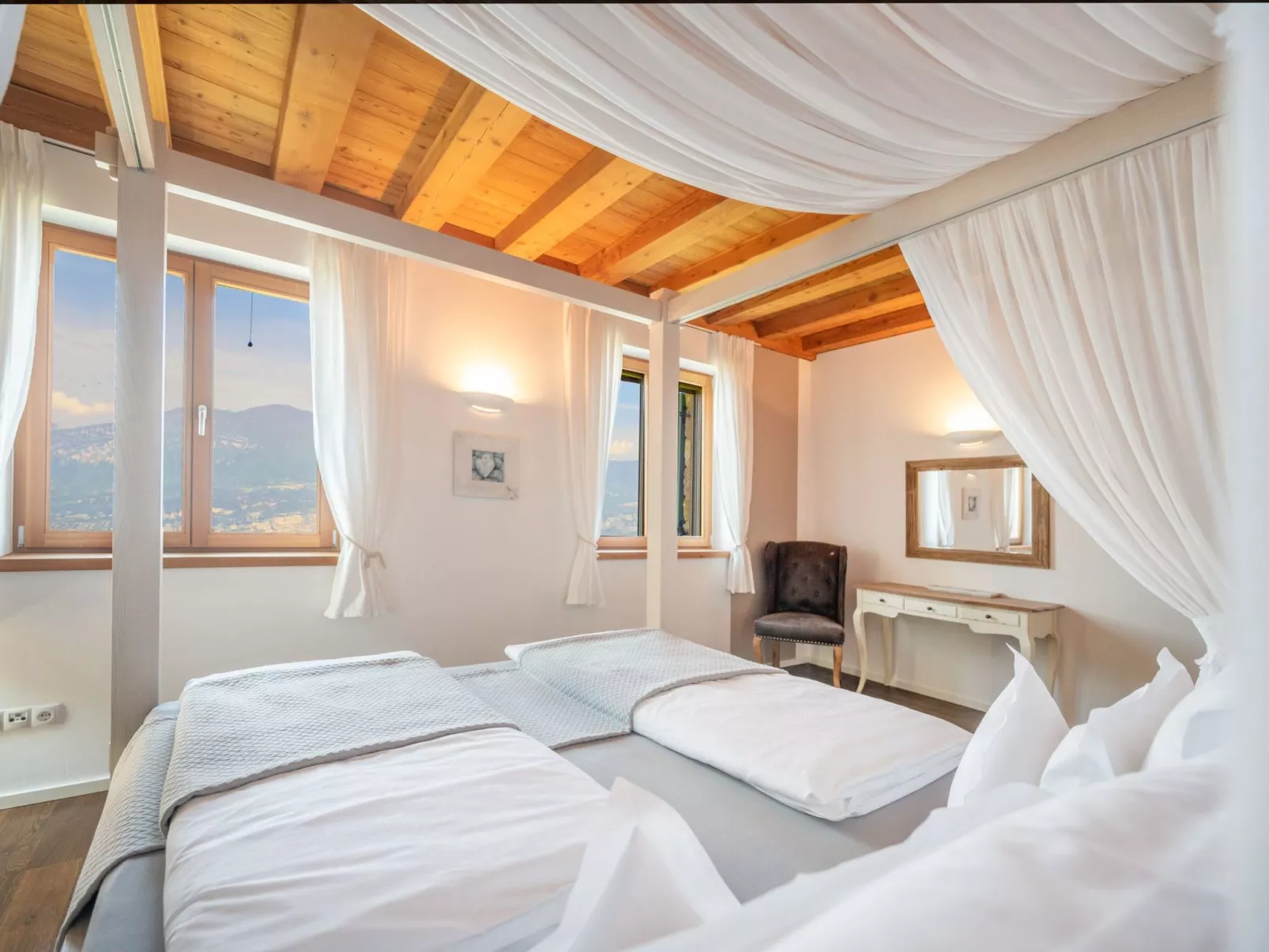 Villa mit schönem Seepanorama und Naturteich-Inside