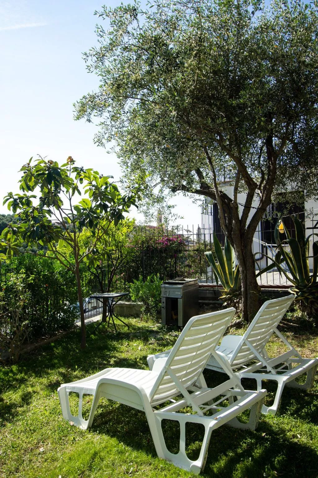 Komfortable Ferienwohnung in Cervo mit Garten-Dehors