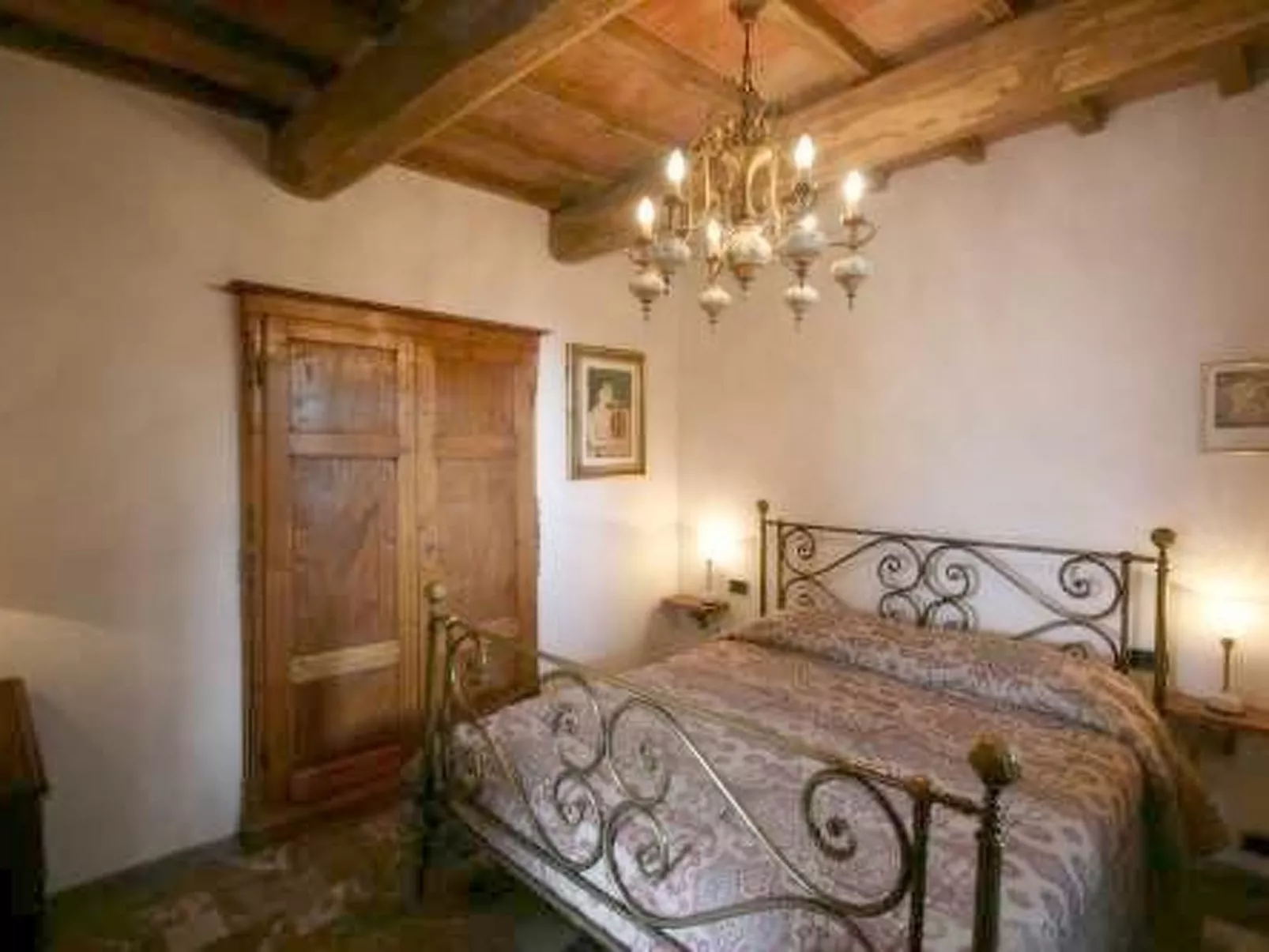 Villa Panzalla Kapelle-Inside