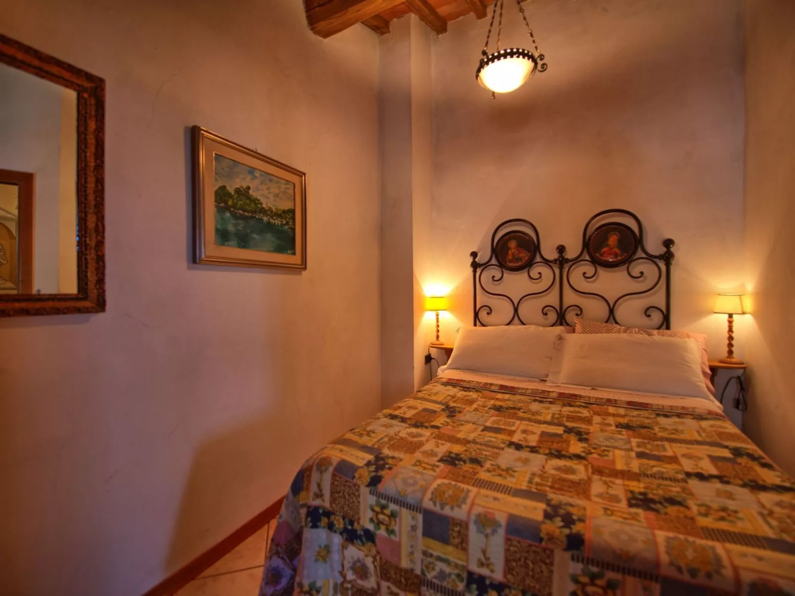 Villa Panzalla Kirche-Inside