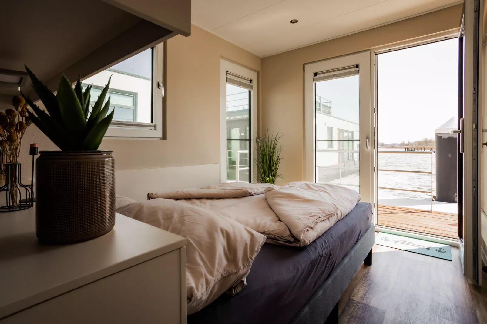 Houseboat Floating House Küstennebel 1 44 m²-Bedroom