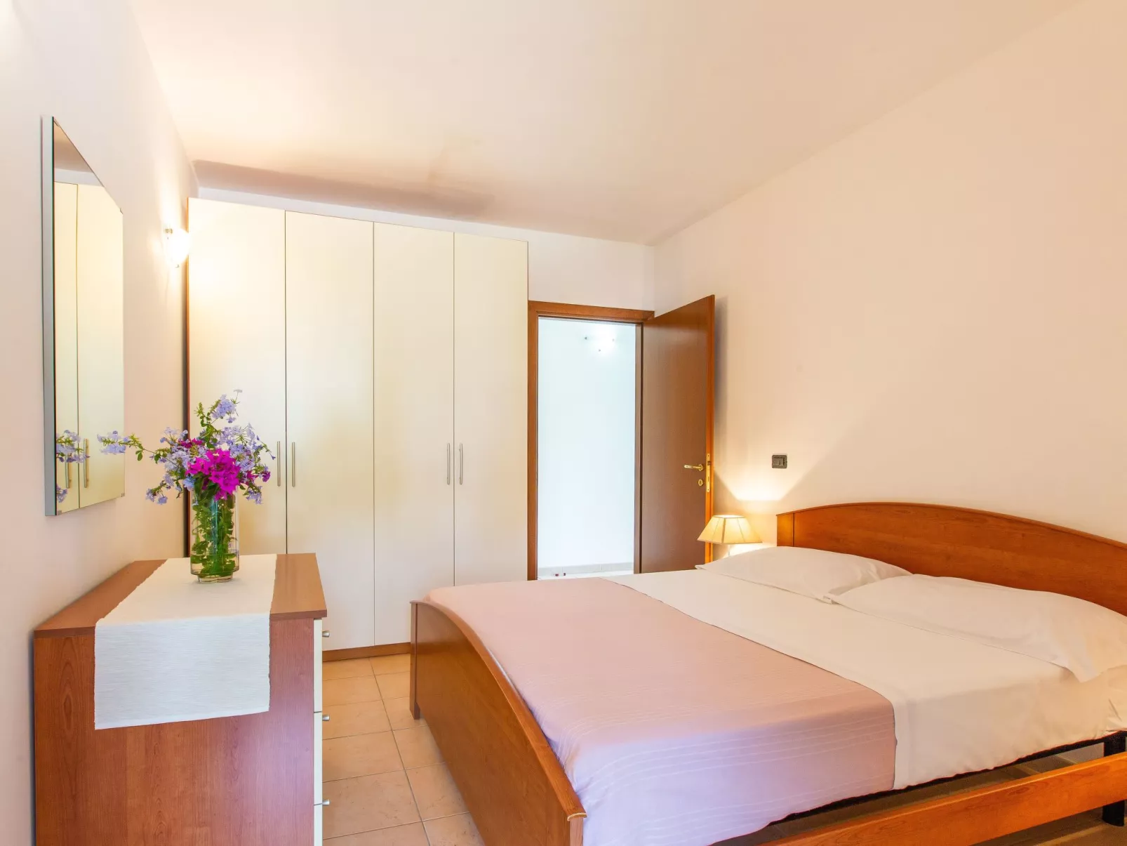 Flacher Rasen rechts-Inside