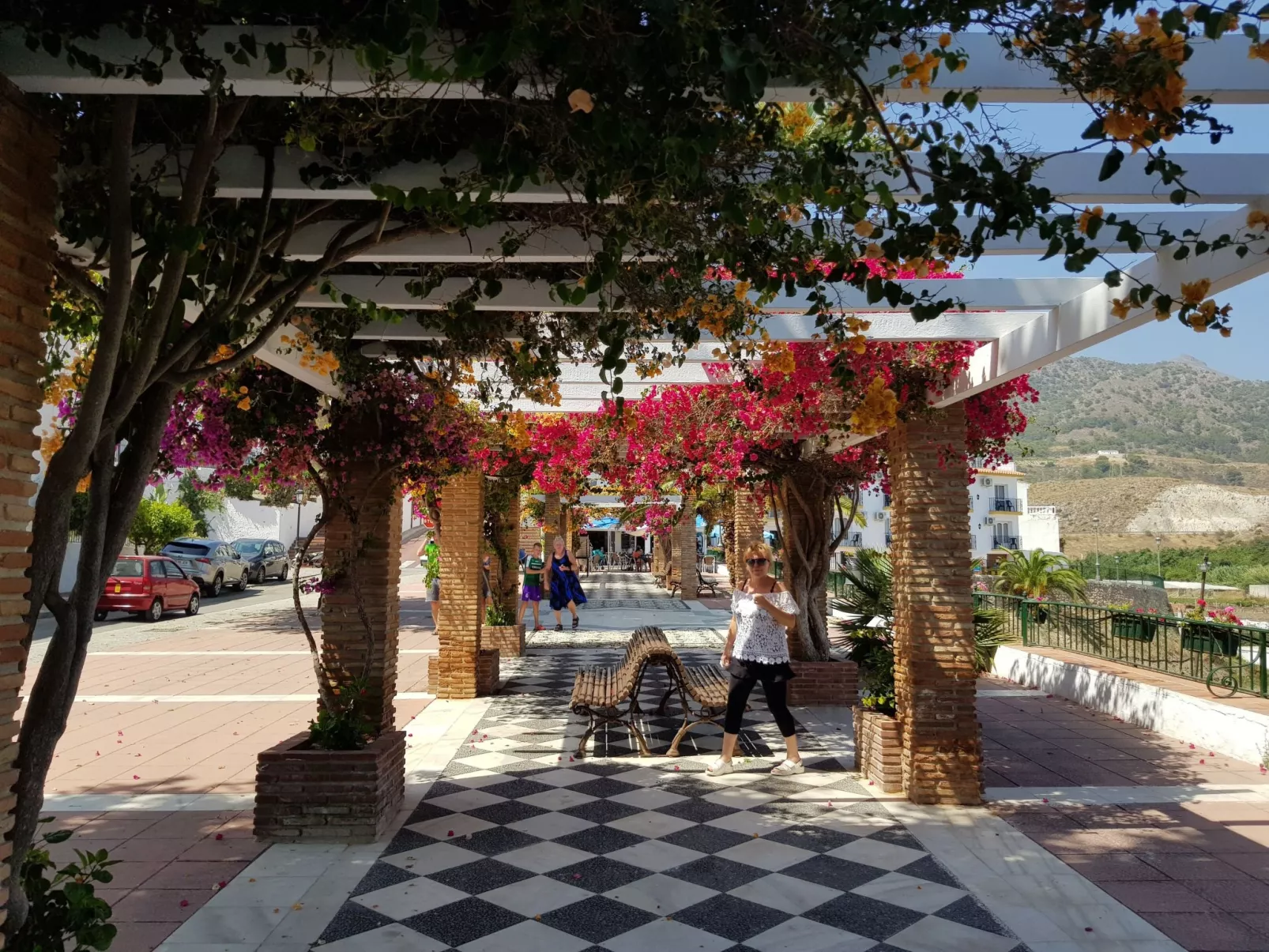 Schöne Villa mit Meerblick, großem Pool und Jacuzzi in Maro - Costa del Sol-Draußen