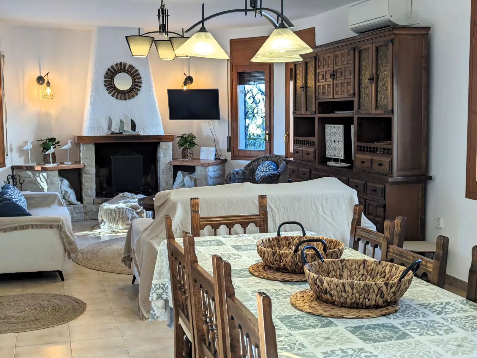 Villa mit einem Nebengebäude auf weitläufigem Garten in Strandnähe-Image-tags.info