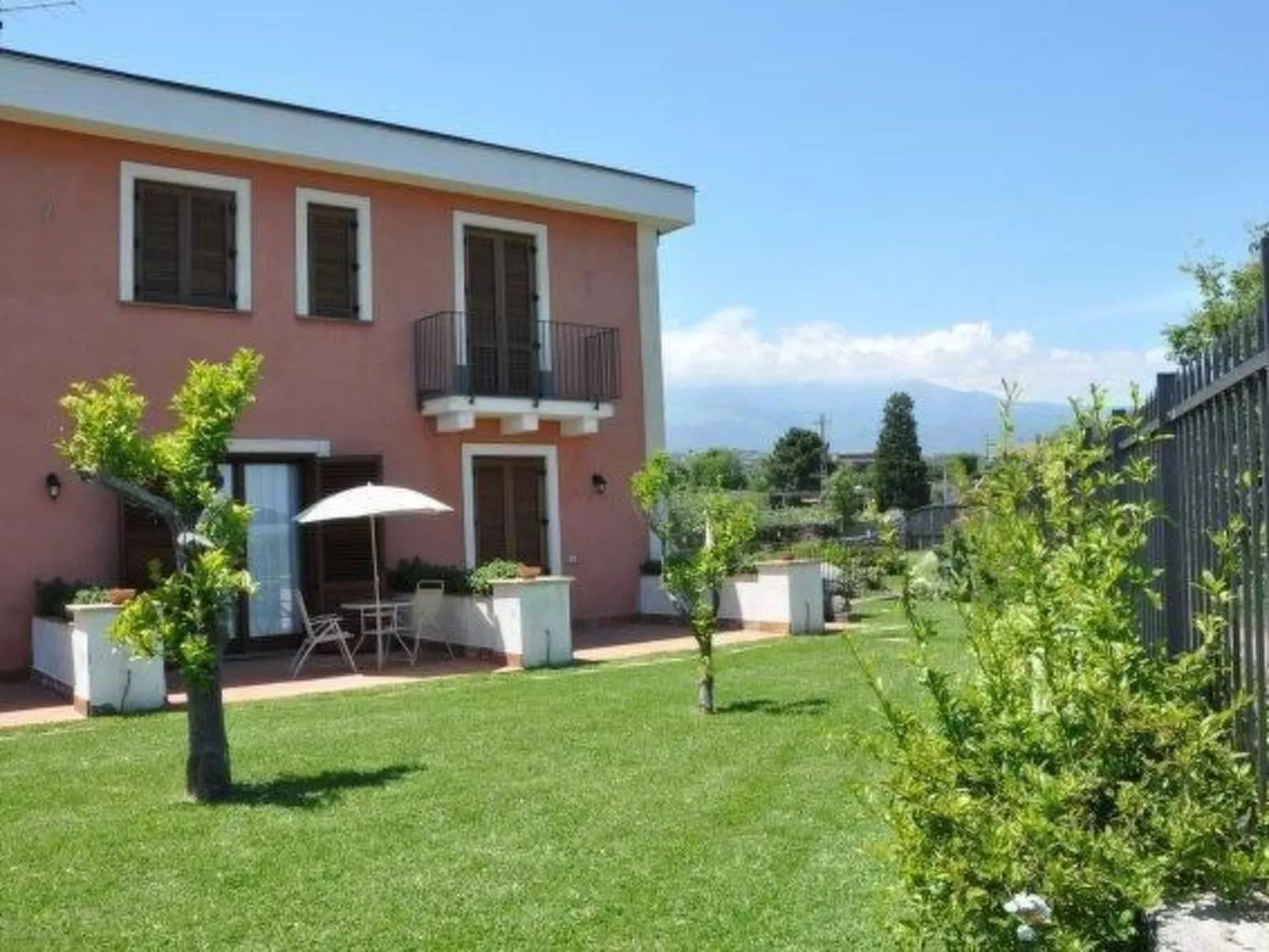 Einzimmerwohnung mit Terrasse-Draußen