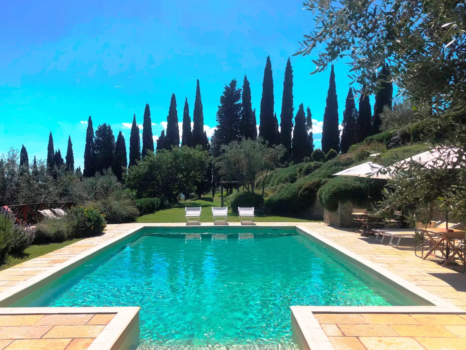 Anwesen mit Terrasse-Outside