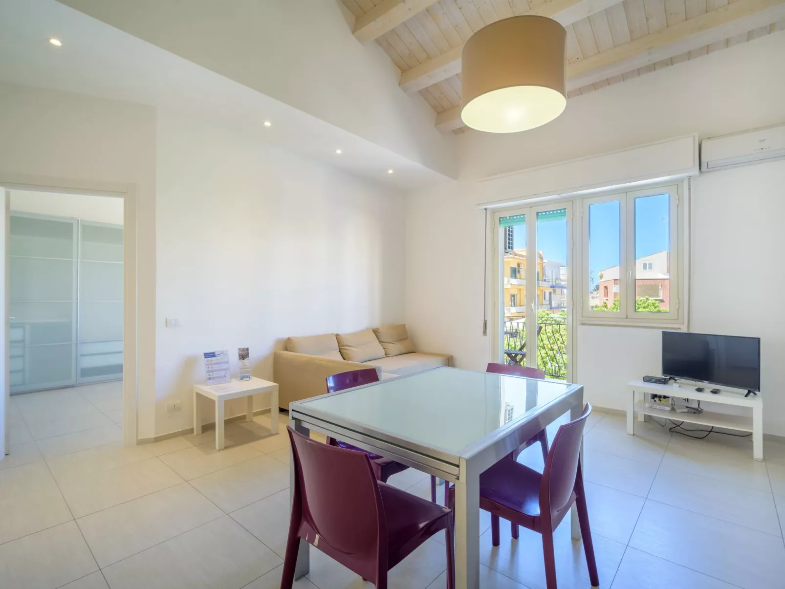 Talete, im Zentrum 40 m vom Strand entfernt-Image-tags.info