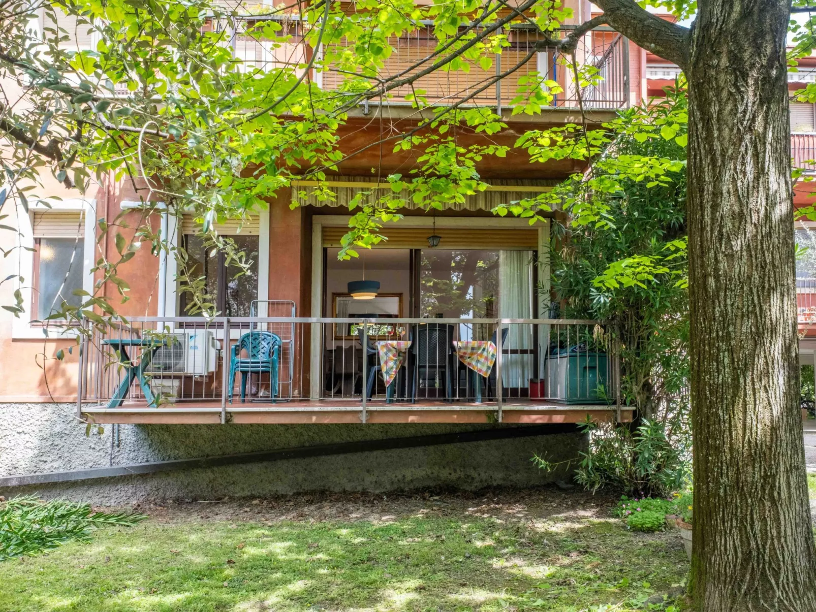 Mit Terrasse-Draußen