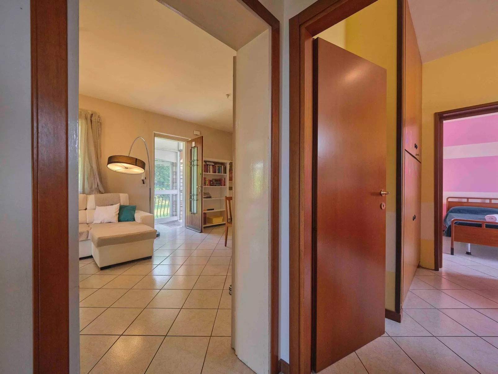 Mit Seeblick und privatem Garten-Inside