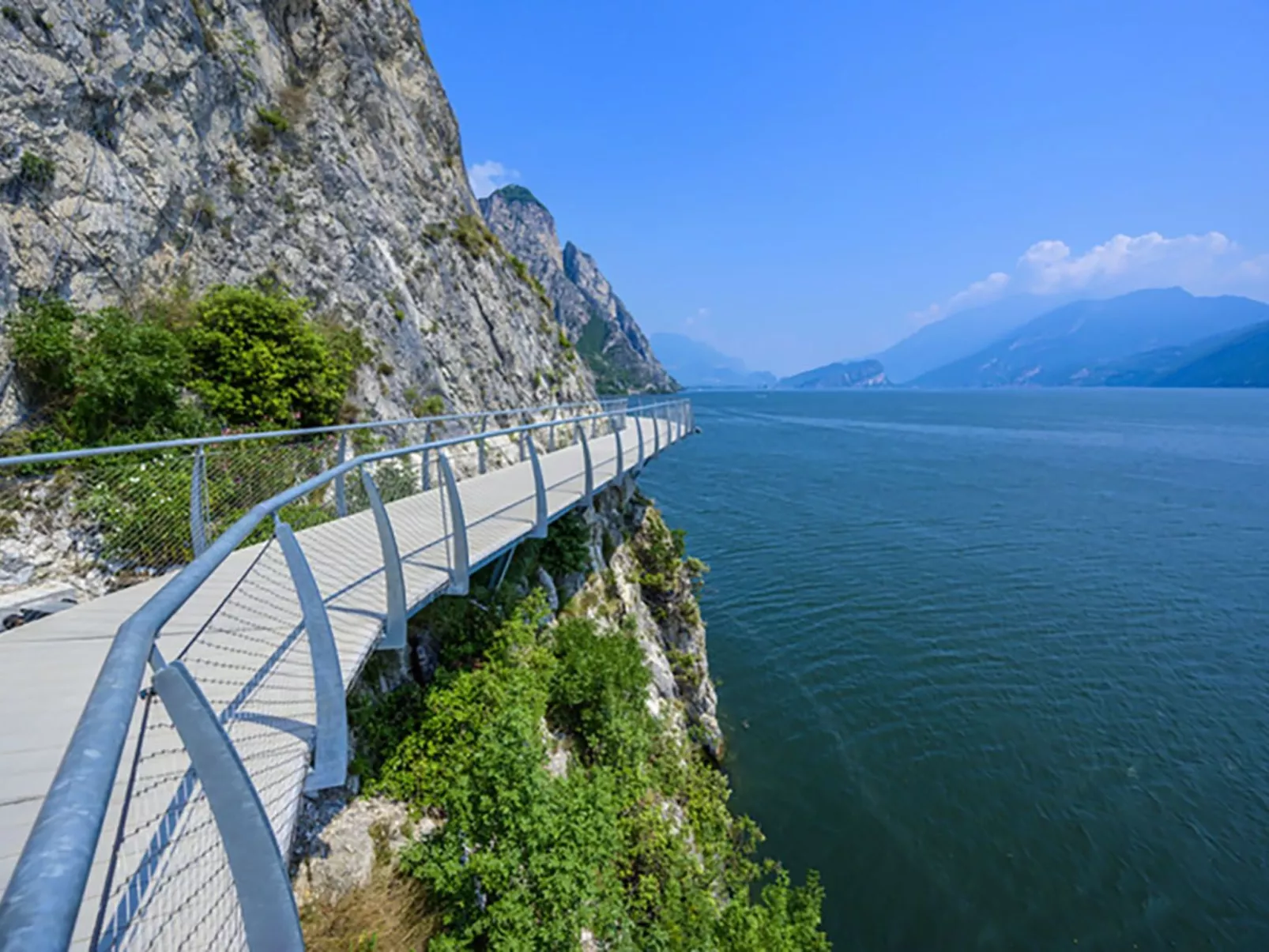 Wohnung mit Terrasse mit Blick auf den Gardasee-Image-tags.info