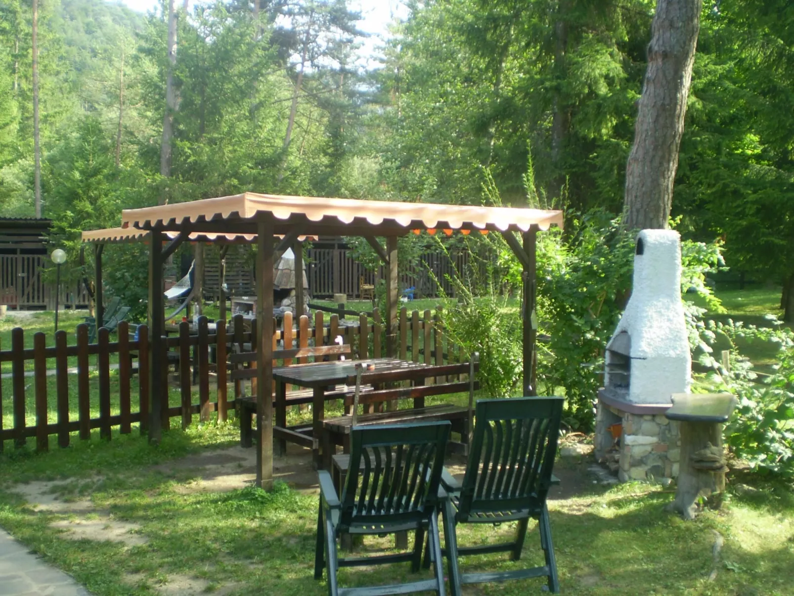 Erdgeschosswohnung mit privatem Garten-Draußen