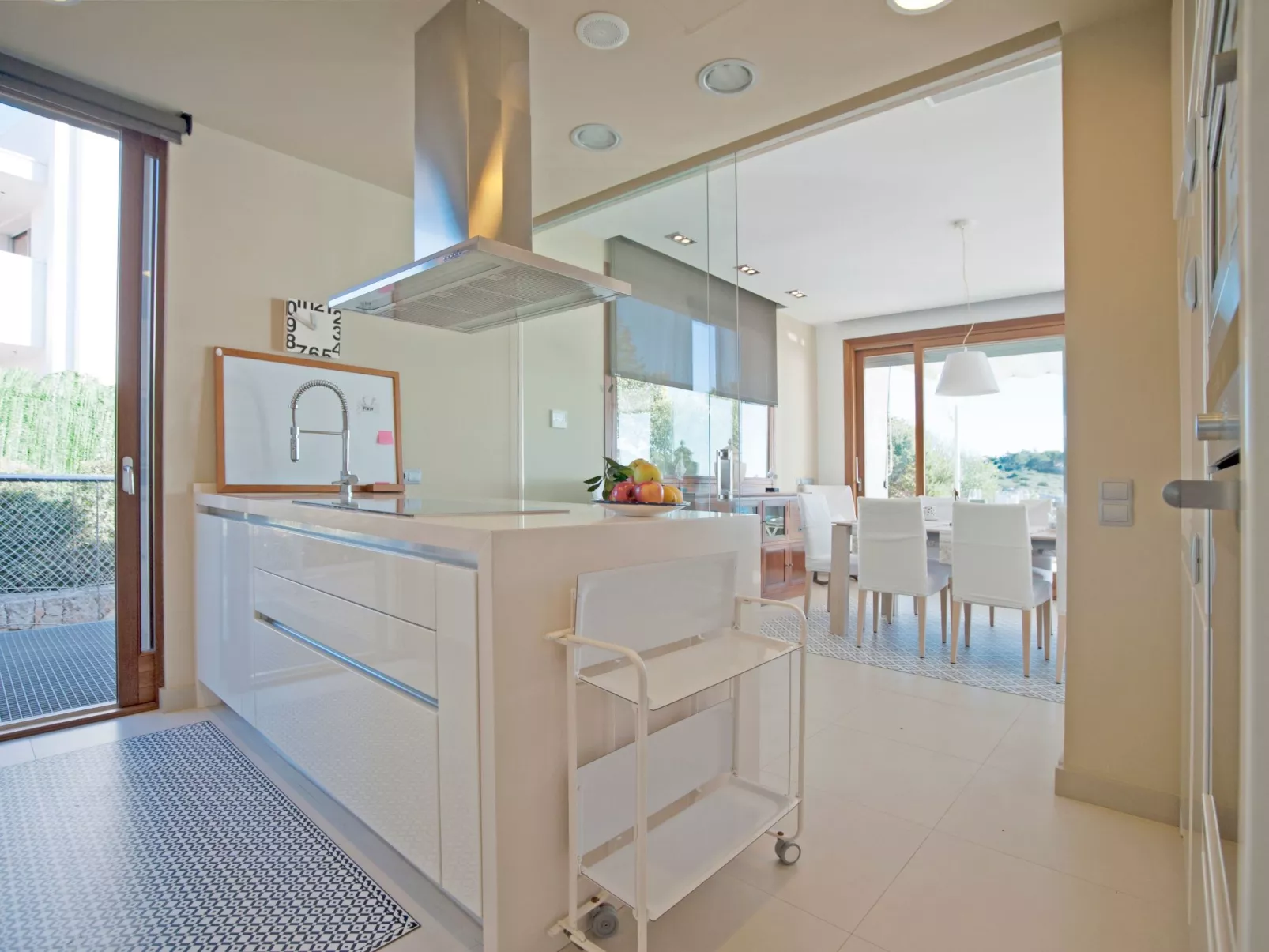 Majestätische Villa mit 5 Schlafzimmern und Pool direkt am Meer-Image-tags.info