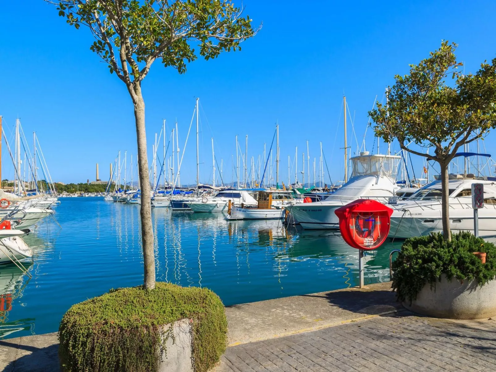 "Voramar Baix" mit Terrasse-Image-tags.info