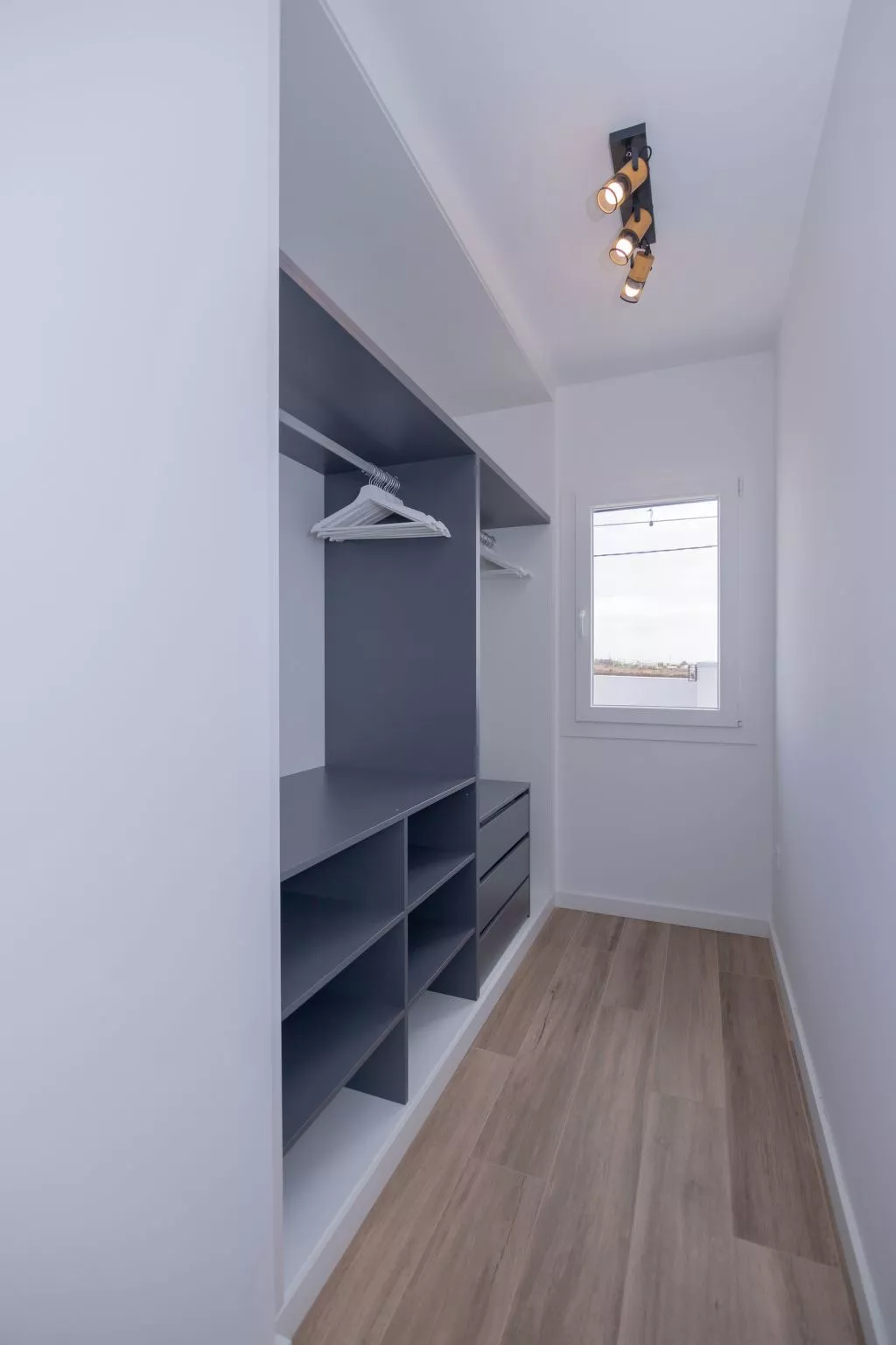 Modernes und helles Ferienhaus direkt am Meer, mit zwei großen Terrassen, Garte-Drinnen