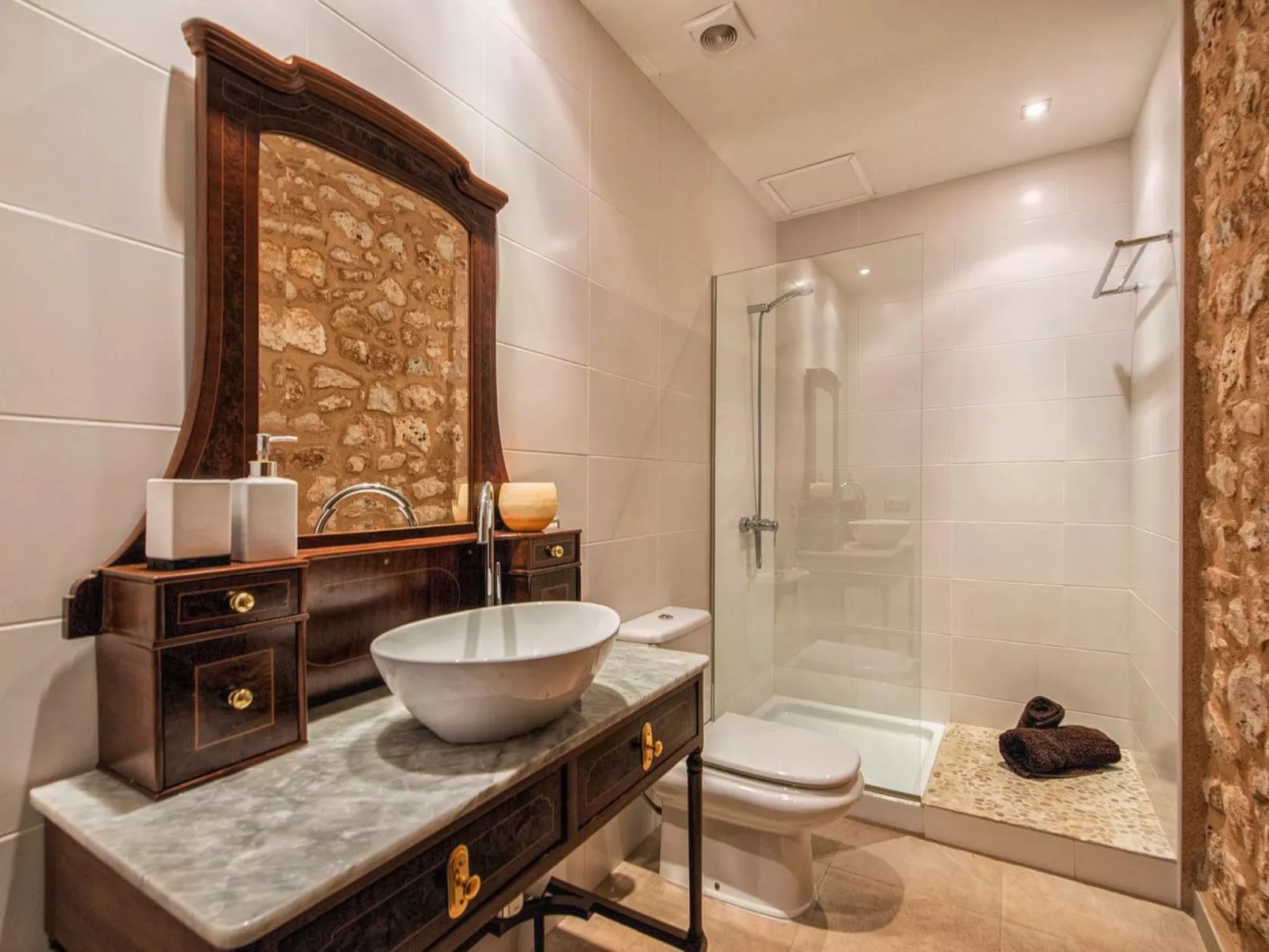 Luxuriöse Finca im modernen Stil mit Pool und Klimaanlage-Image-tags.info