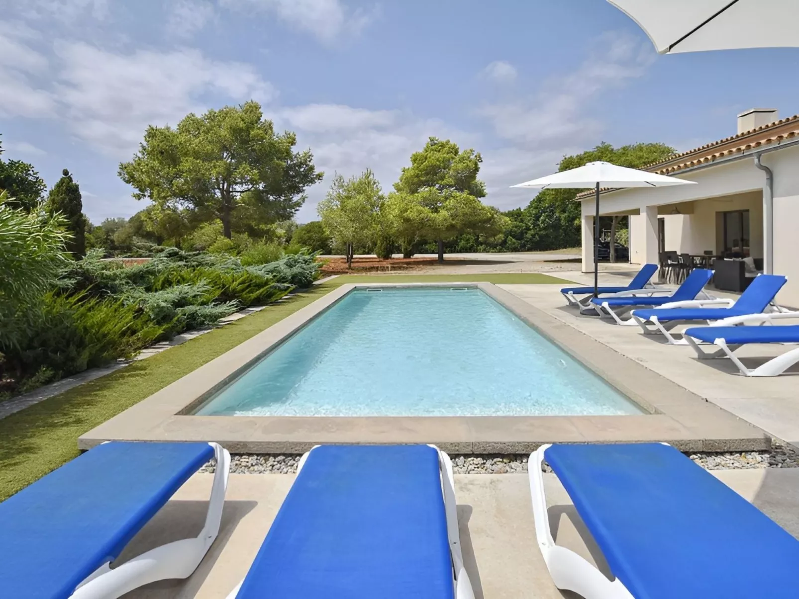 Modernes Haus in Meeresnähe