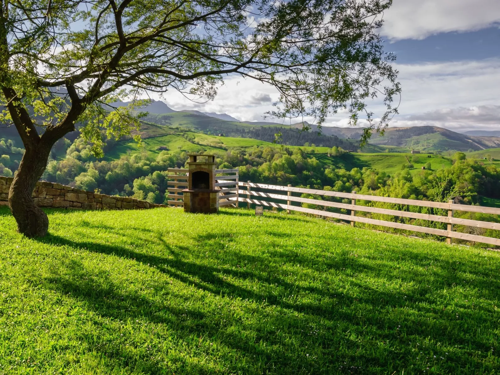 Fachwerkhaus mit Garten-Image-tags.info