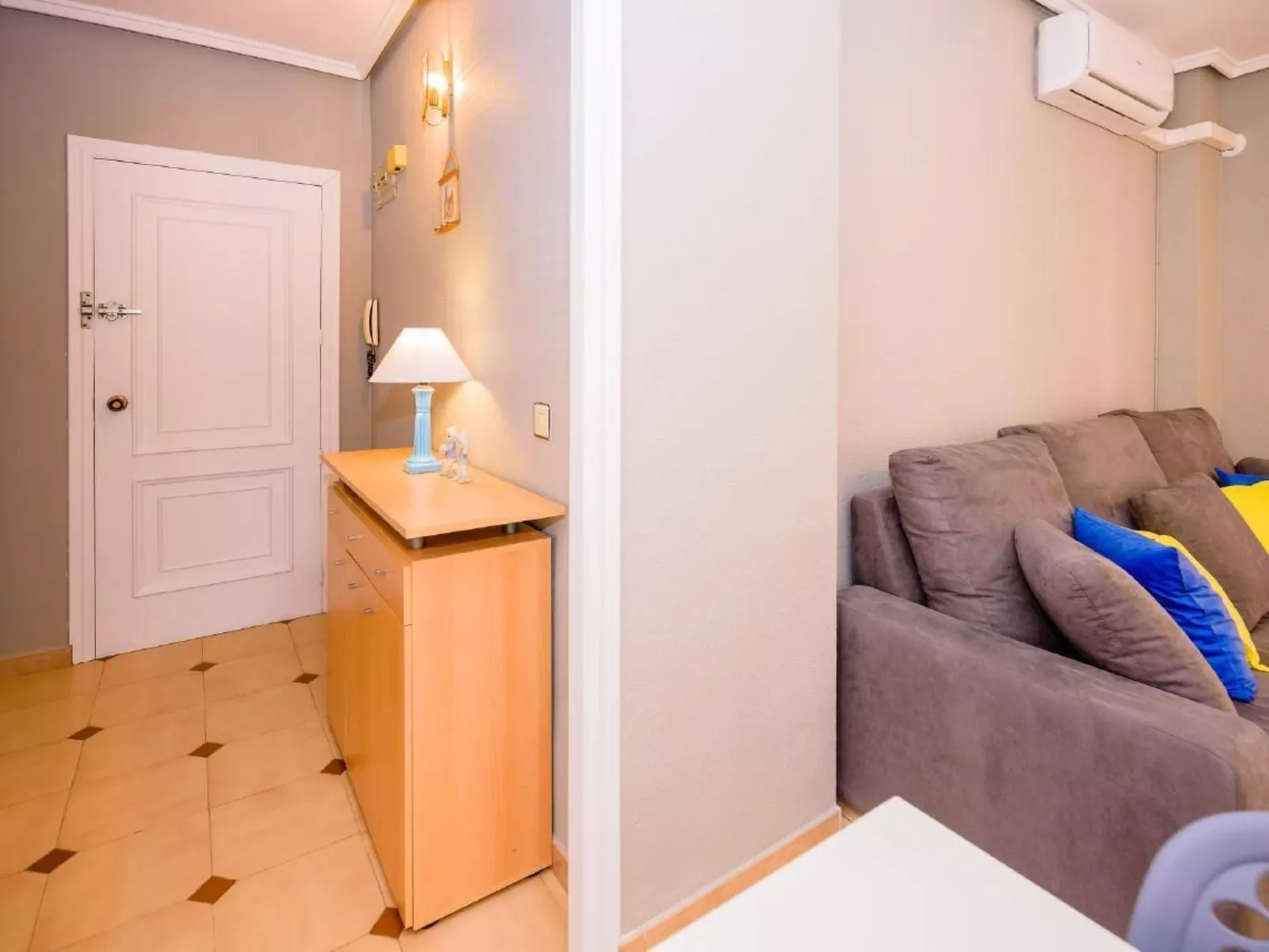 "Limonka" mit eigener Terrasse-Dedans