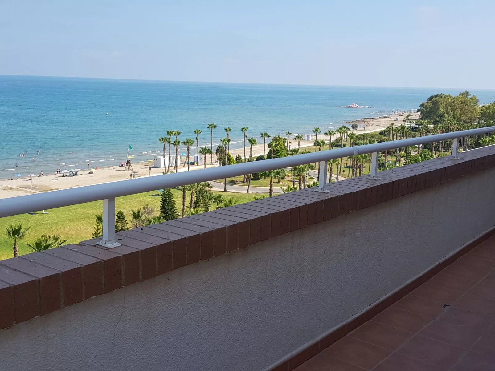 Drei-Schlafzimmer-Wohnung mit Blick auf das Meer-Dehors