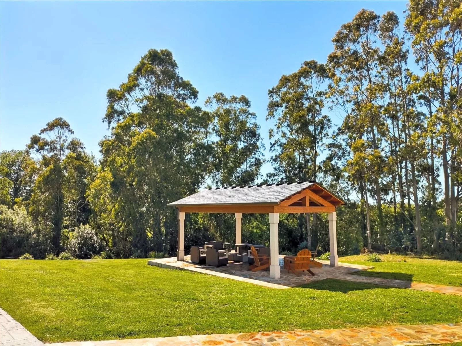 Schönes Duplex mit Aussicht, Pool und Garten-Outside