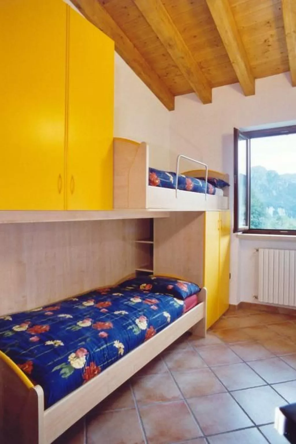 'Zwei-Zimmer-Balkon-Drinnen