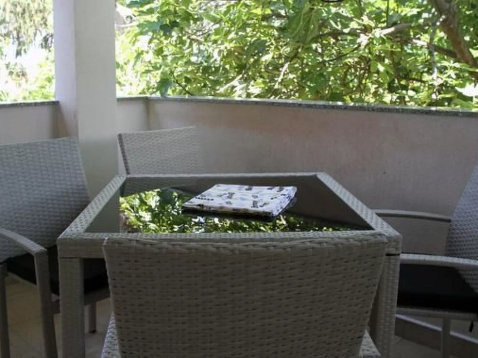 Wohnung im ersten Stock mit Blick aufs Wasser-Draußen