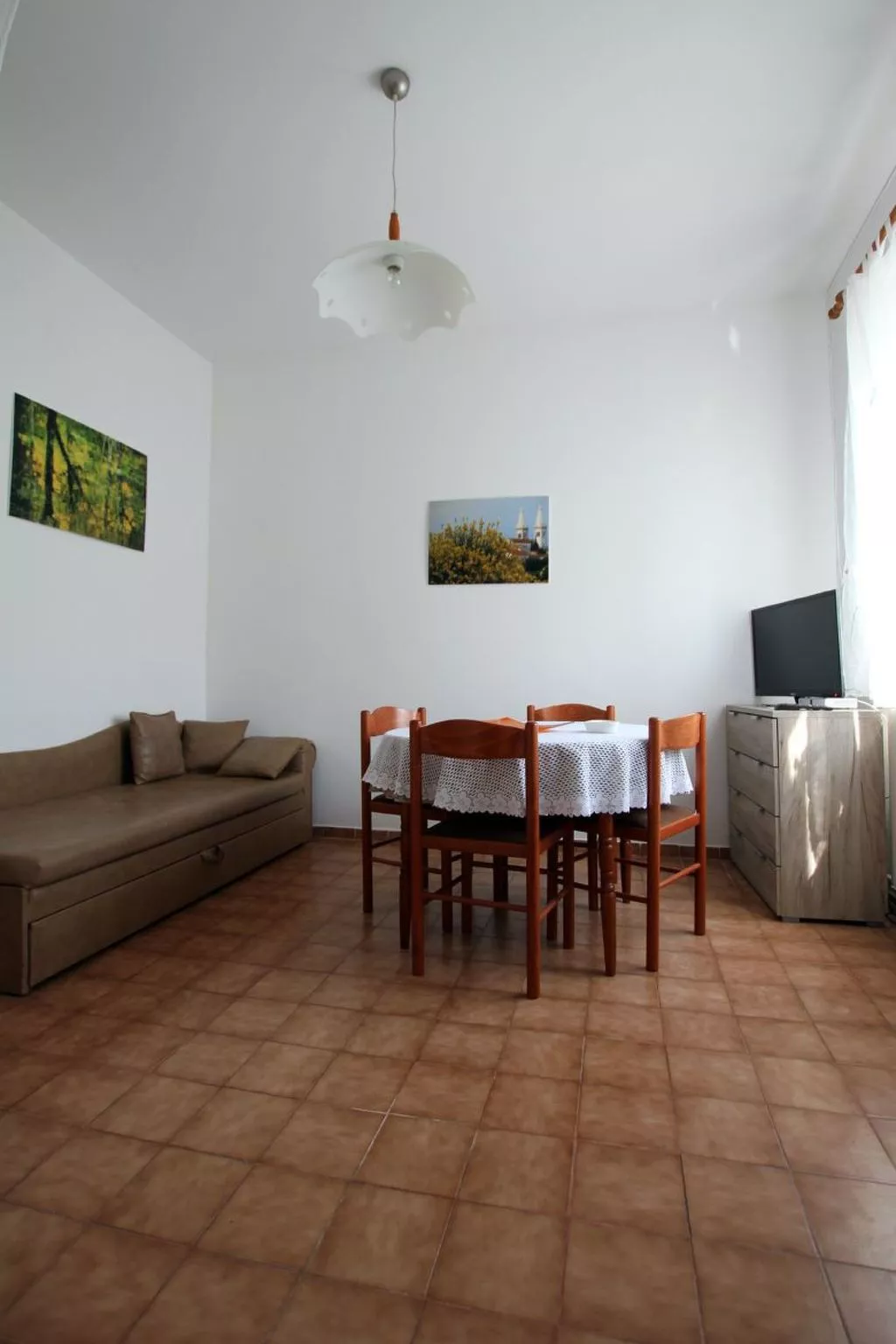 Mit Terrasse-Drinnen