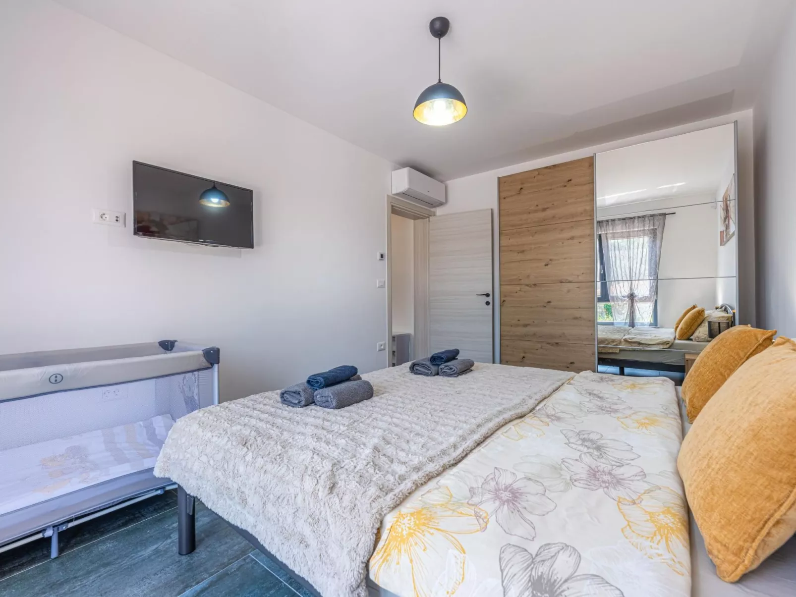 Apartment Rose mit privatem Pool-Inside