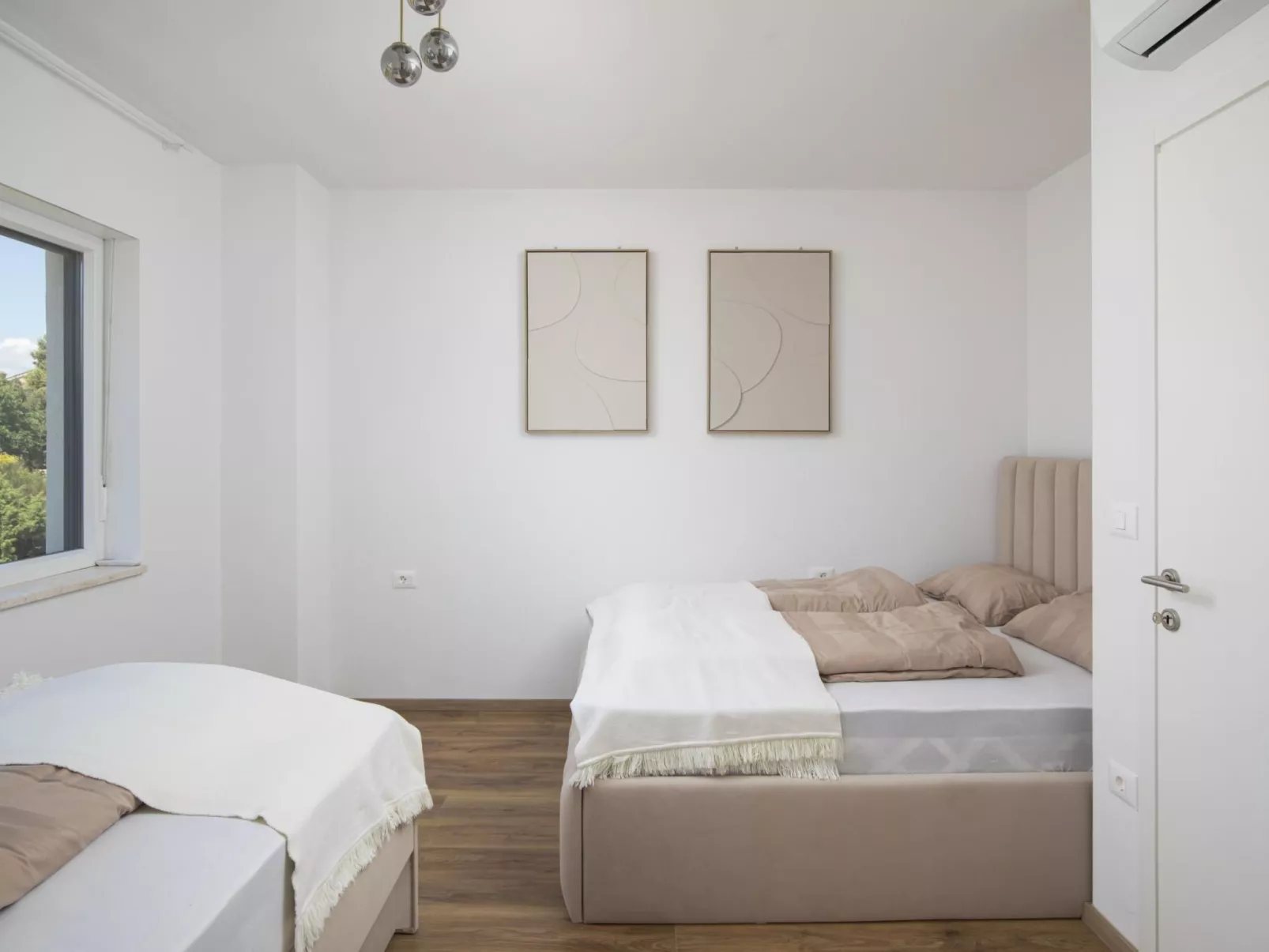 Villa Oasis mit beheiztem Pool, 700 m vom Meer entfernt-Drinnen