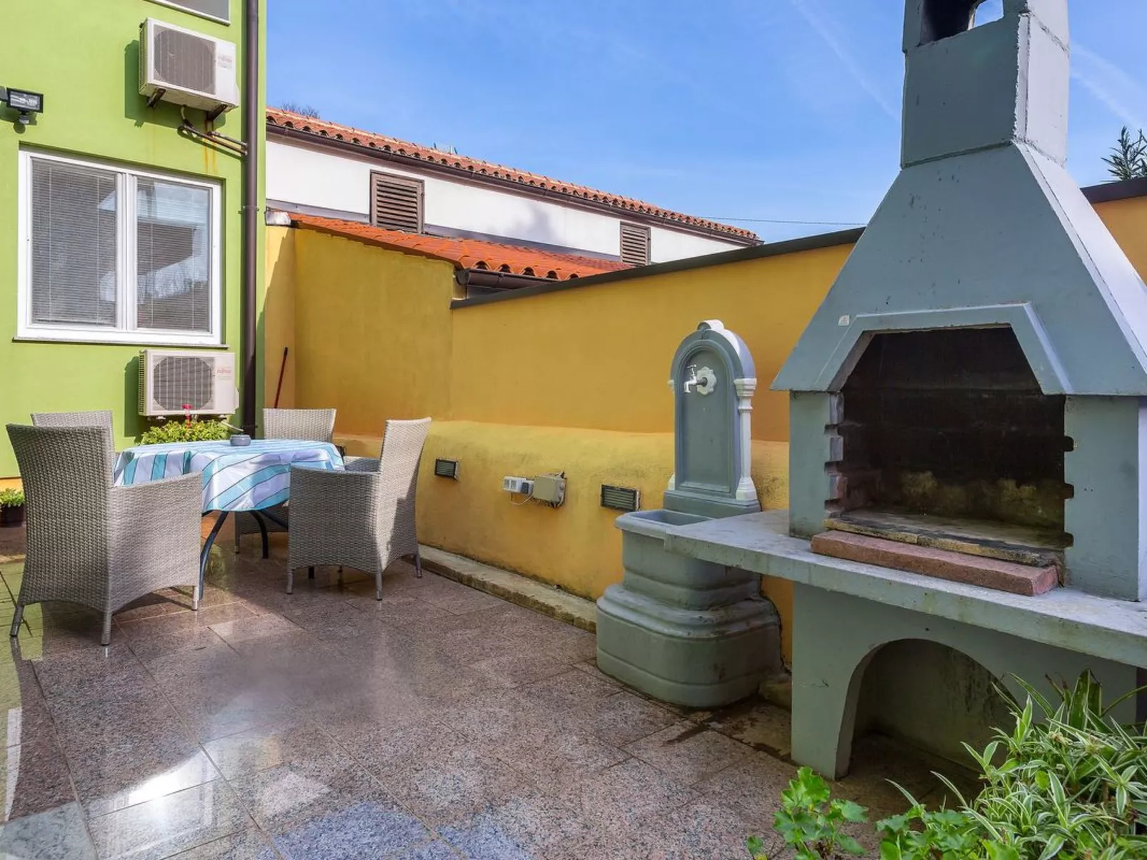 Für 4 Personen ca. 46 m&sup2; in Medulin, Istrien (Medulin und Umgebung)-Draußen