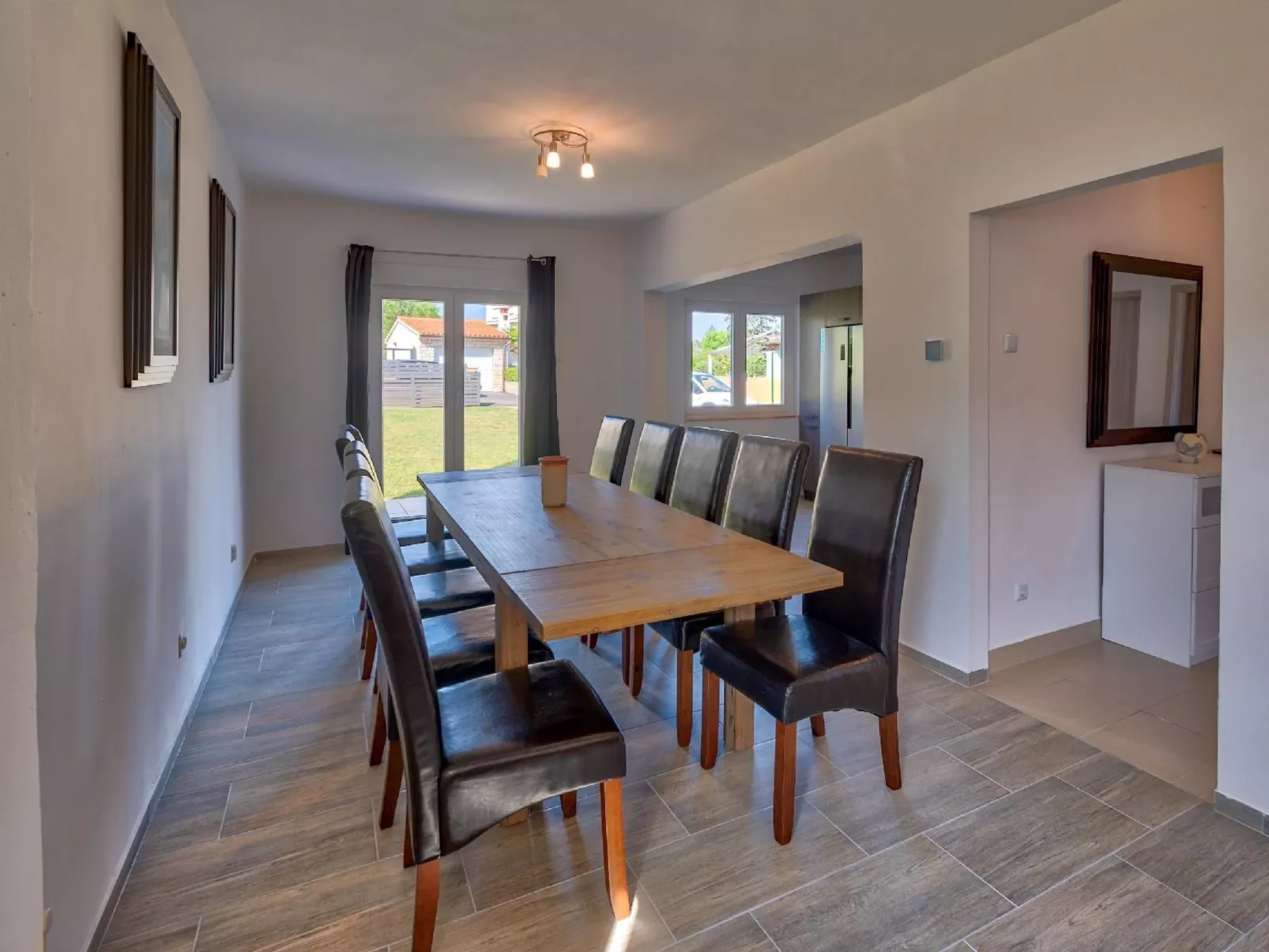 Villa mit Garten, Grill und Terrasse-Inside