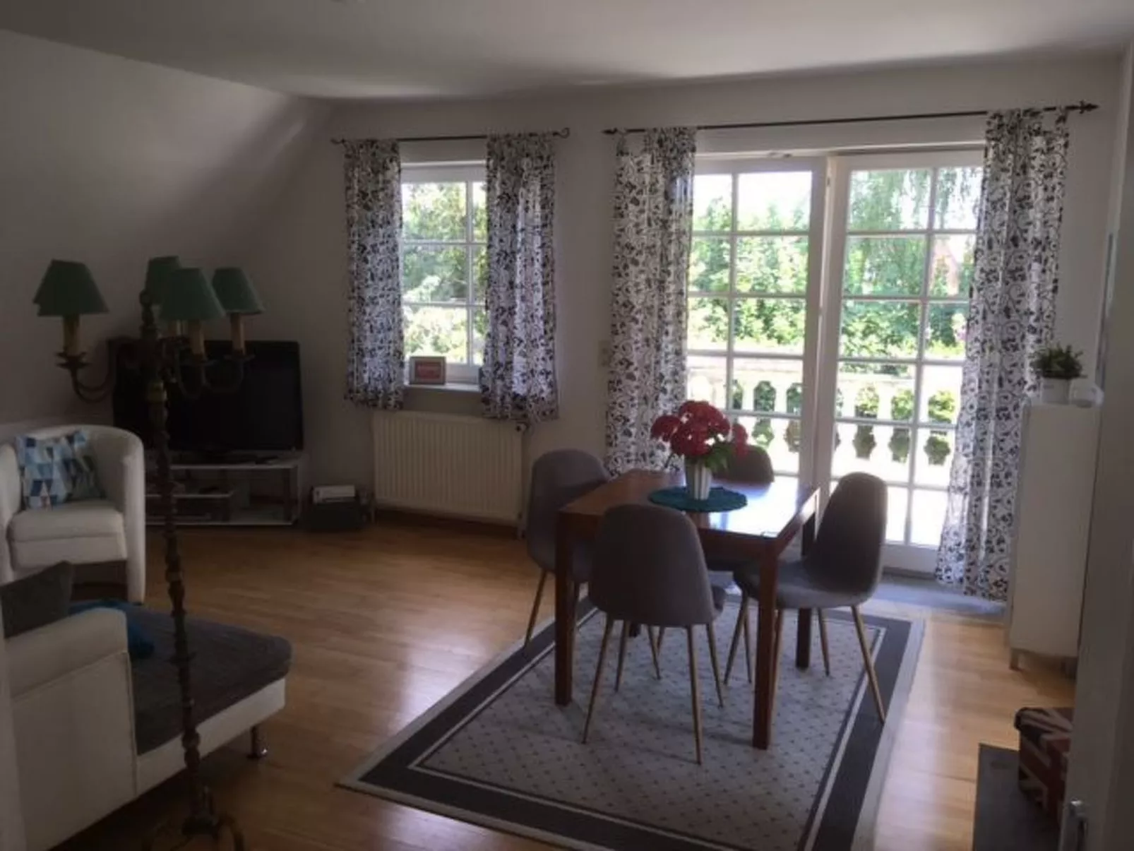 Modernisierte Ferienwohnung mit Balkon-Image-tags.info