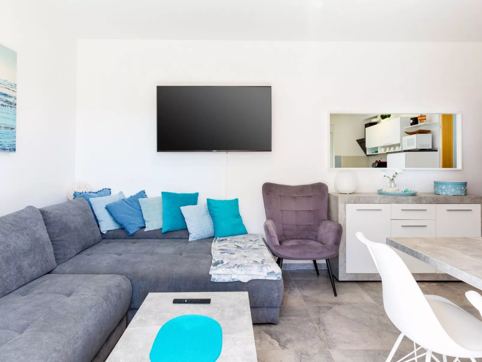 "Emira Mukalba" mit Terrasse-Dedans