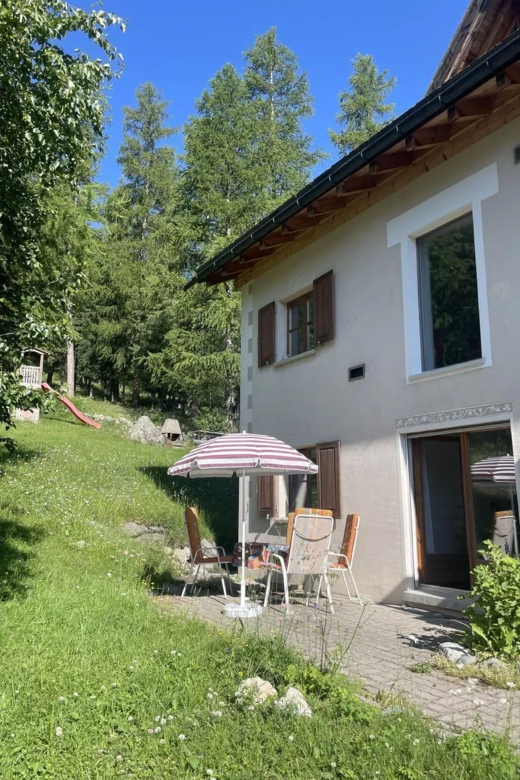 Chesa Muntanaia-Draußen