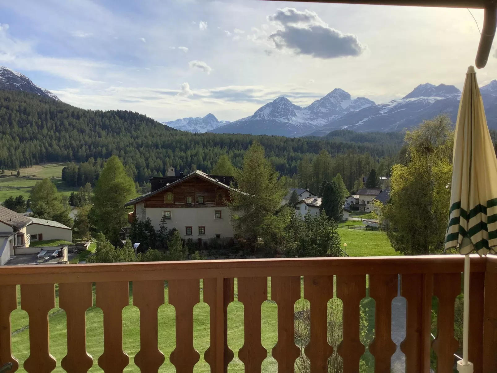 Chesa Auicula-Outside