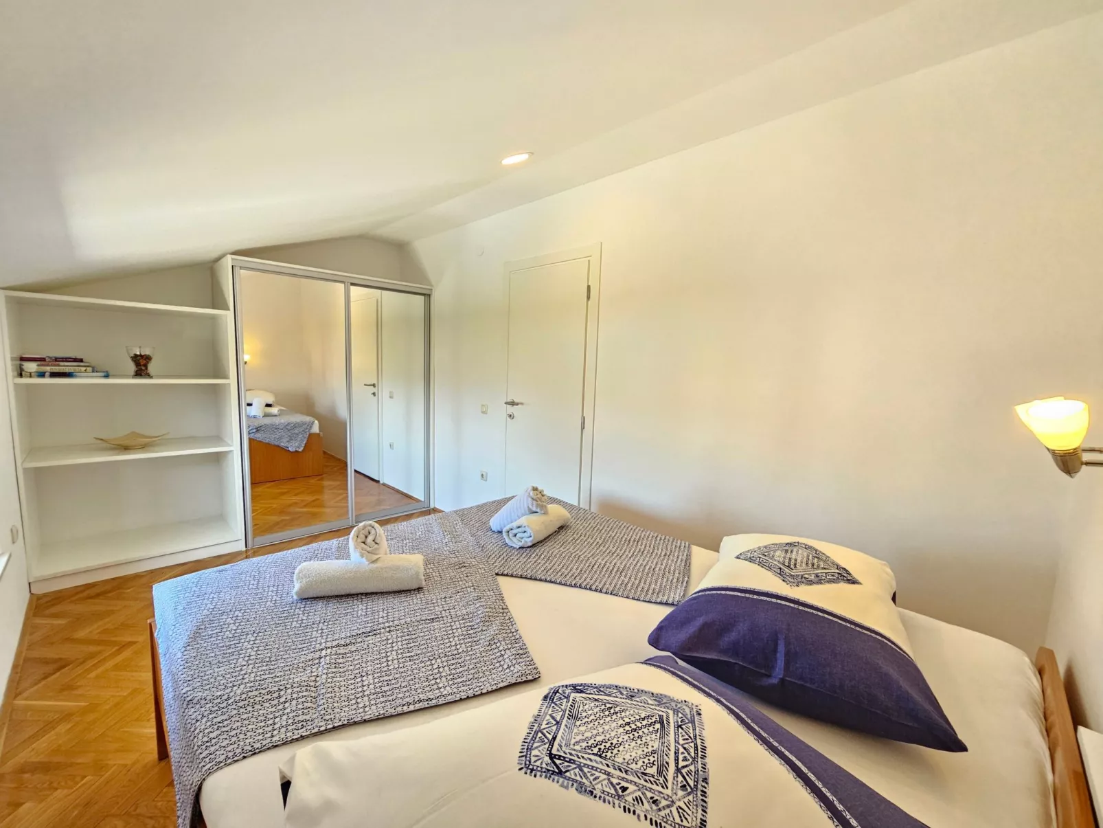 Wohnung mit Balkon, AC, Privatparkplatz-Drinnen