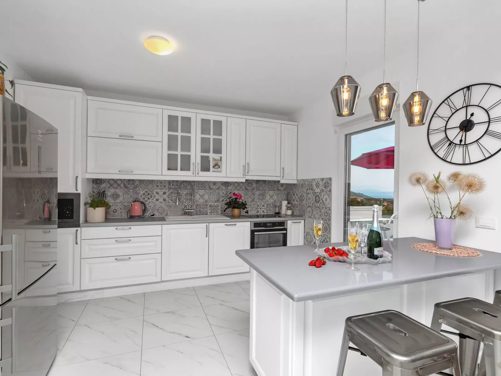 Villa mit beheiztem Pool und fünf Schlafzimmer-Dedans