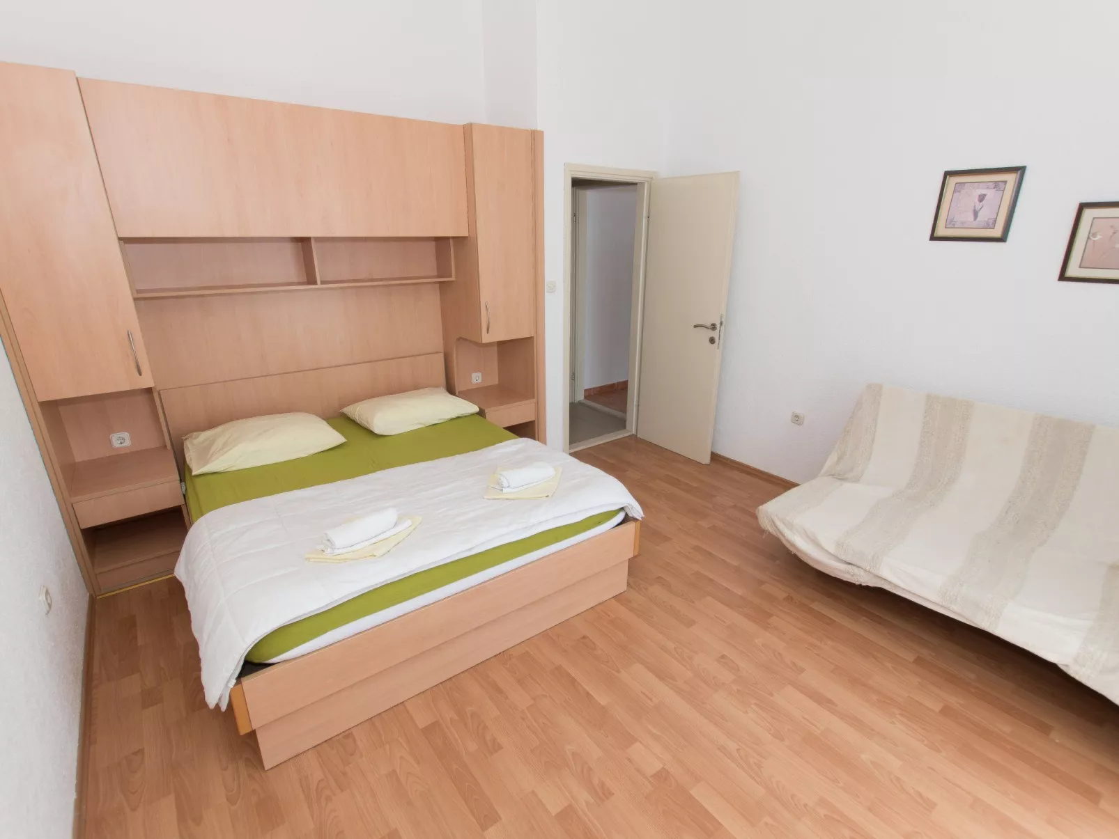 Ozzi mit privatem Pool-Inside