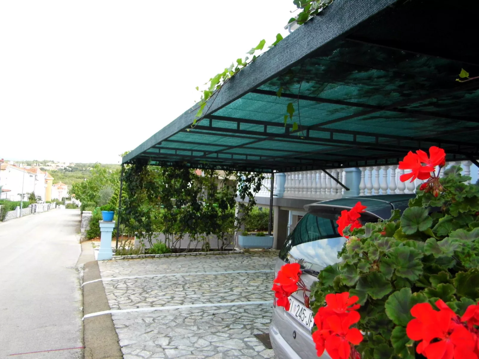 Schöne, geräumige Wohnung in der ersten Etage-Dehors