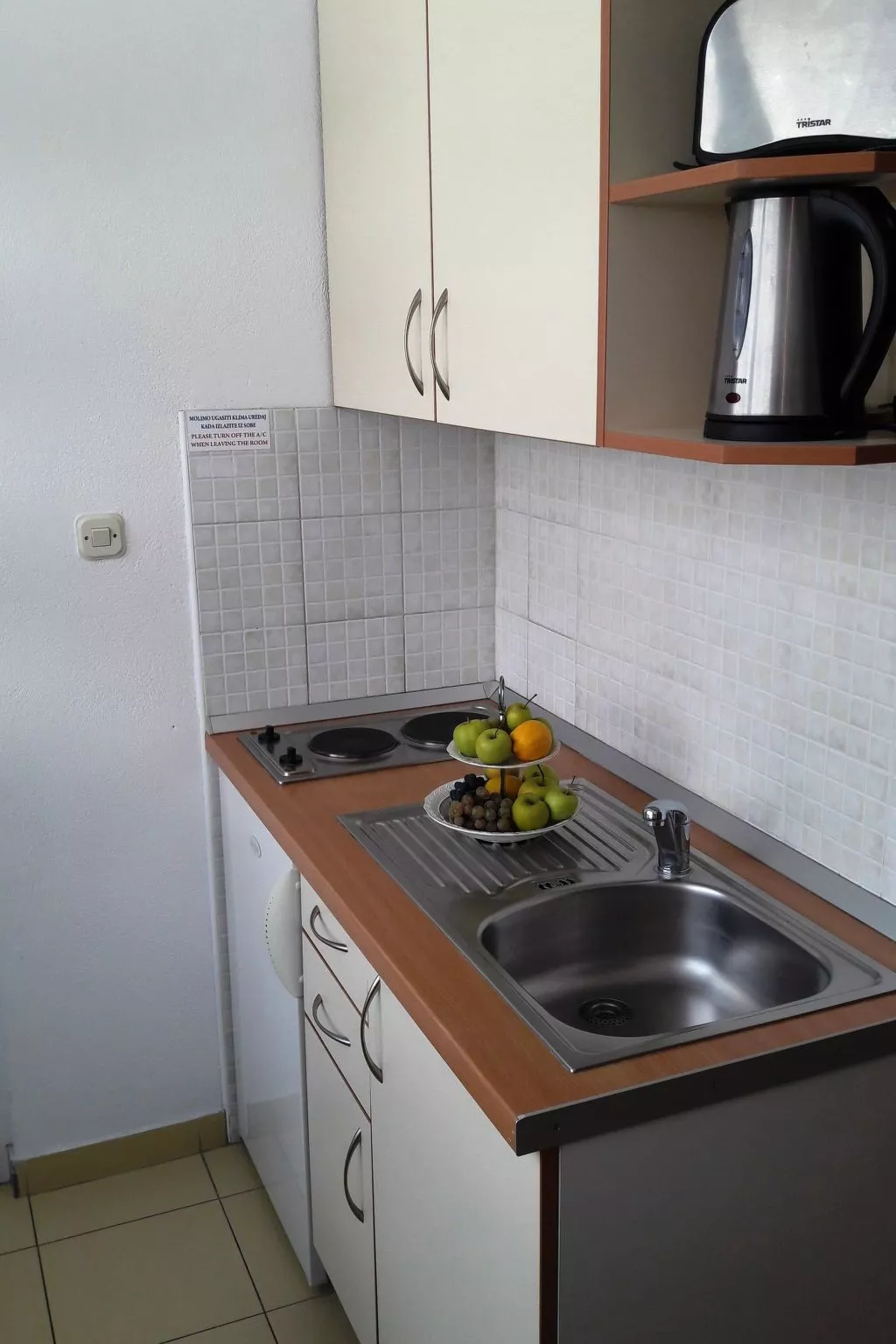 Gemütliches Studio-Apartment mit Blick auf das Biokovo-Gebirge-Drinnen