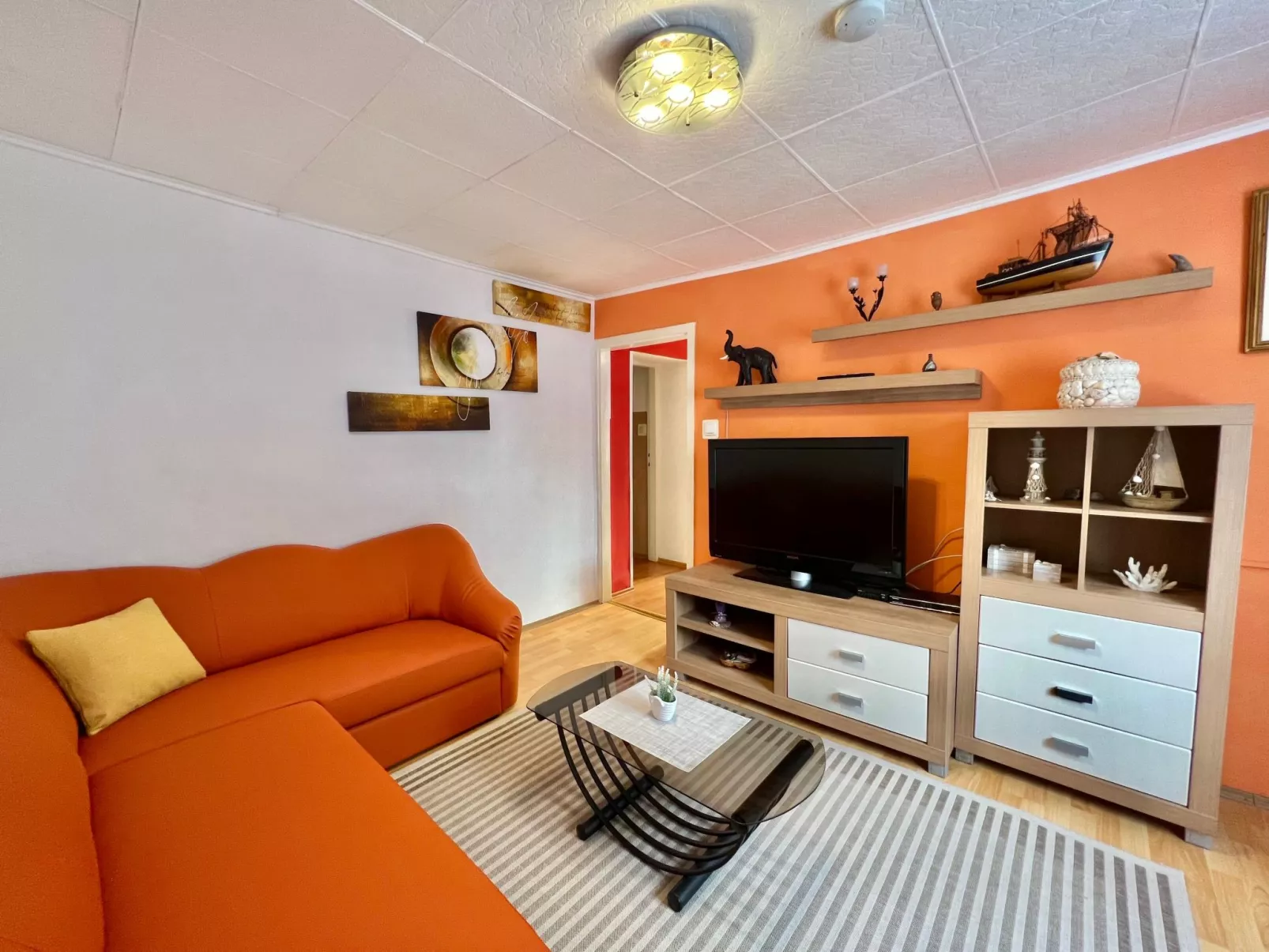 Mit eigenem Garten und Grill-Dedans